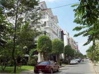 Hung Gia townhouse for rent, 6 × 18.5, ground + first floor + 3 floors, price 2000 USD.