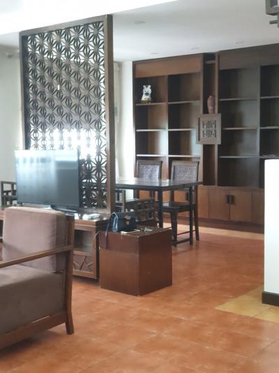 Cho thuê căn hộ Grandview, 120m2, lầu trung, view trường SSIS, nội thất đầy đủ, giá thuê 800 USD.