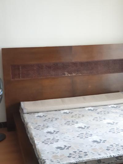 Cho thuê căn hộ Grandview, 120m2, lầu trung, view trường SSIS, nội thất đầy đủ, giá thuê 800 USD.