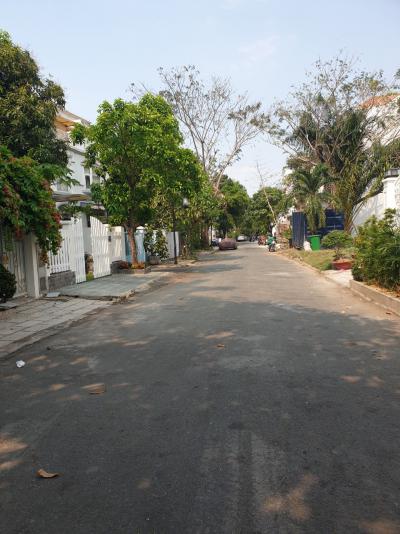 Cho thuê căn hộ RiverPark Premium dt: 130m2, lầu cao, nội thất cao cấp, giá thuê 1700 USD