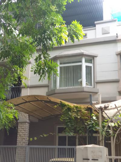 Cho thuê Shophouse Midtown (M6), dt: 150m2,  giá thuê 1700 USD.